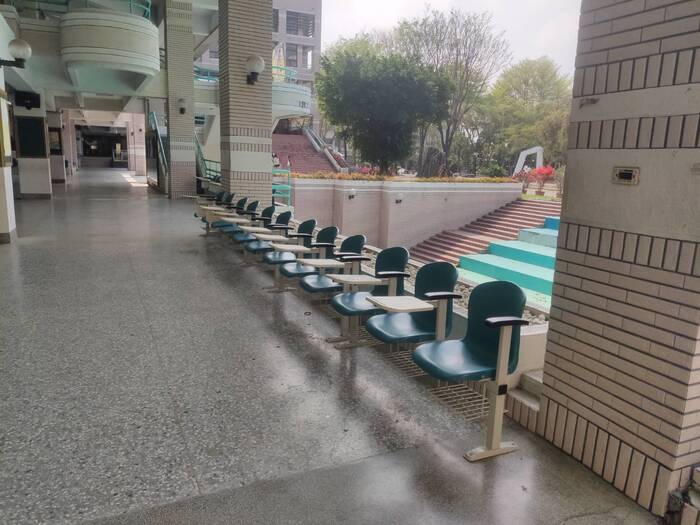 增设户外休闲座椅图片